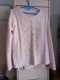 Pudrowo różowy sweter