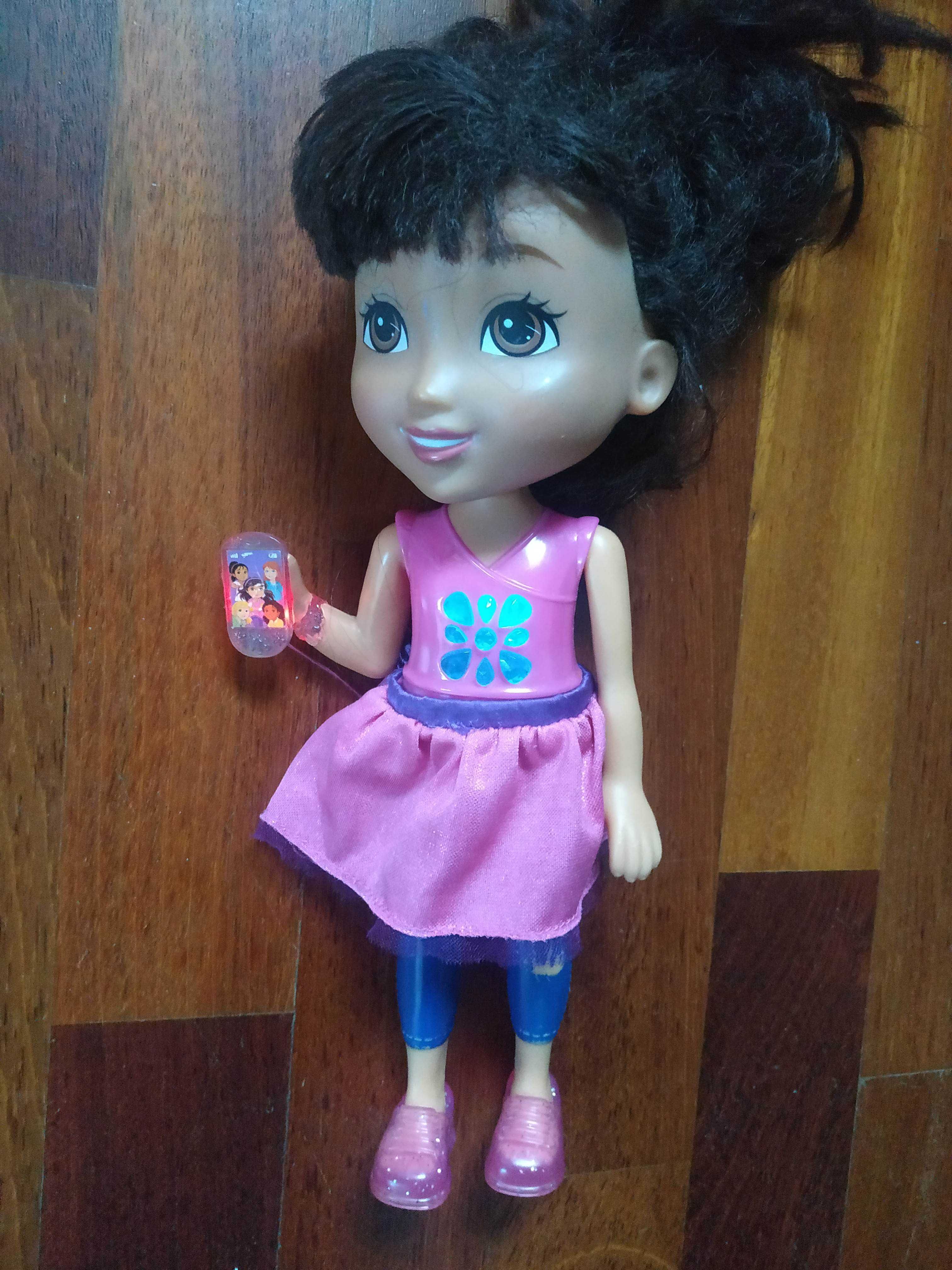 Zabawki Dora poznaje świat lalka telefon puzzle