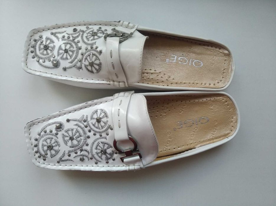 Шлепанцы женские с вышивкой