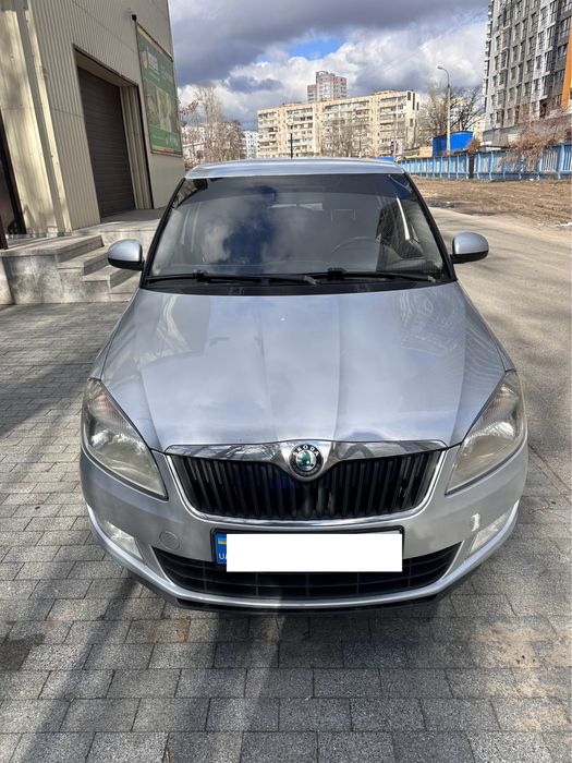 Оренда машини в таксі Skoda Fabia 1,4 Газ