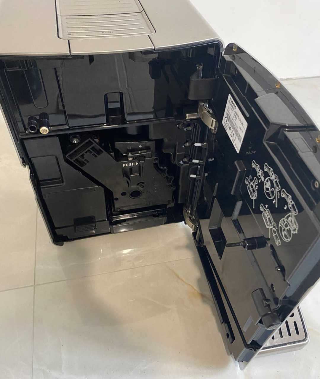 Кавомашина кавоварка Саеко Saeco Xelsis Evo HD8954 молочник капучинато