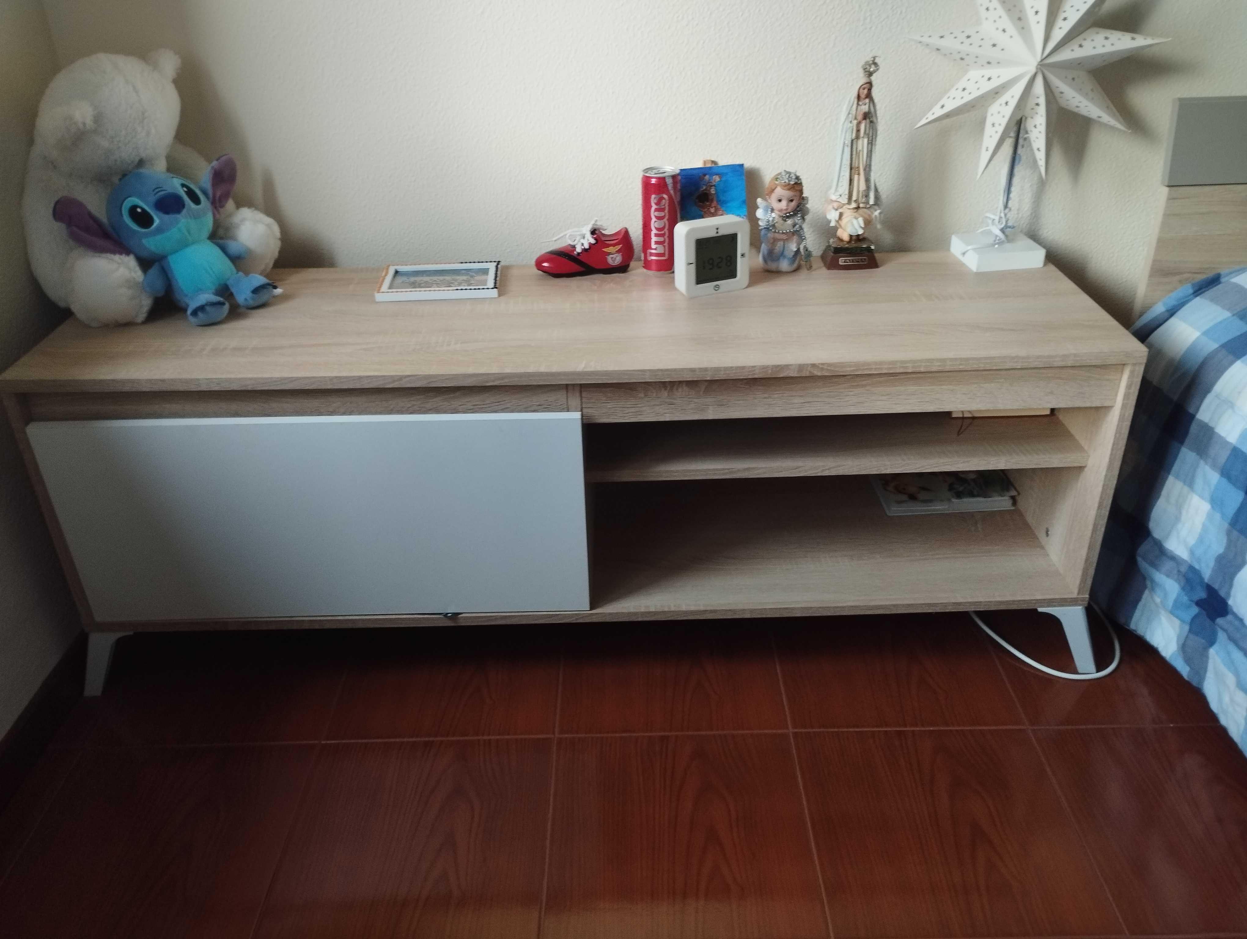 Cama para casal bem estimada