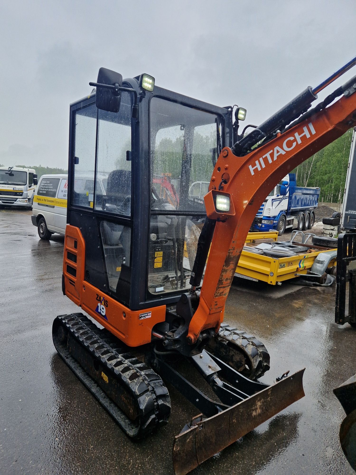 Minikoparka hitachi zaxis  19, 2022r.