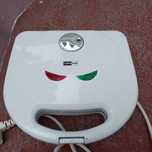 Tostadeira/sanduicheira " Casa Mia", de 750 watts