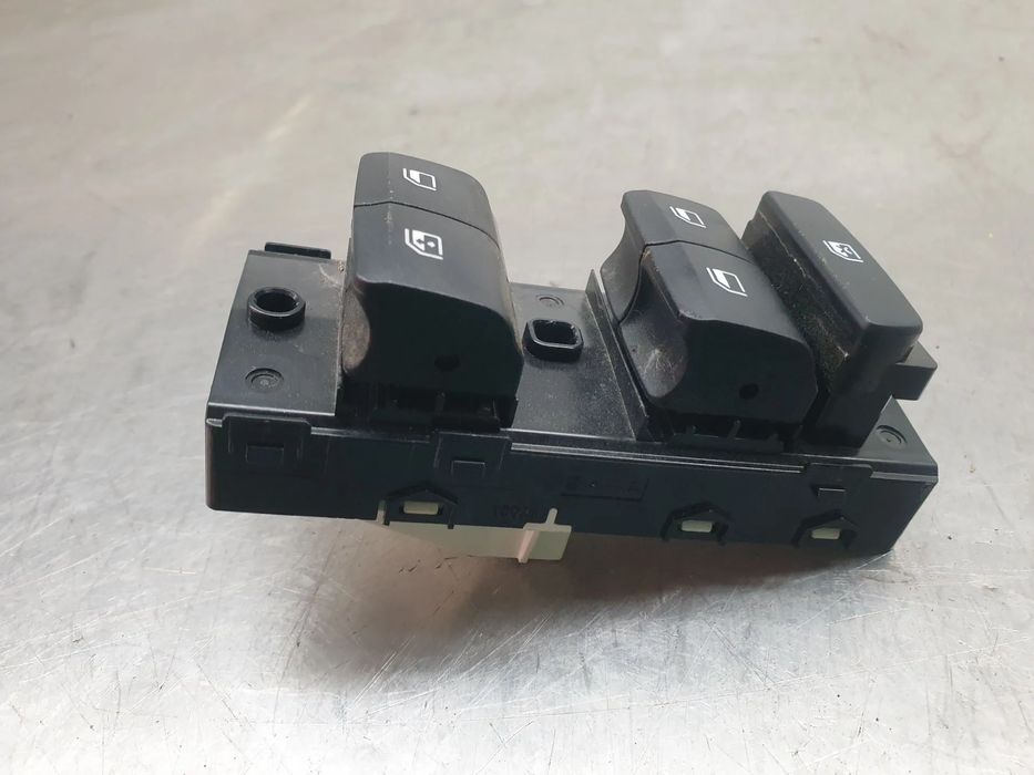 Comando / botão / interruptor vidros frente esquerdo HYUNDAI i20 (BC3,