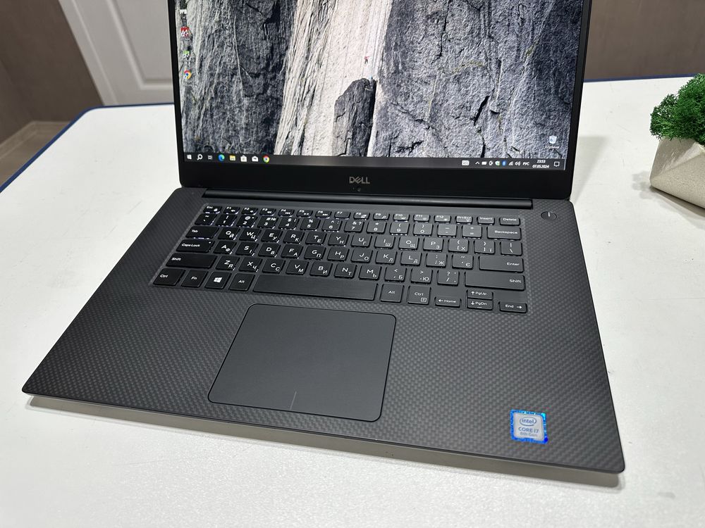 DELL Precision 5530 15,6"FHD IPS| i7-8850H|32 DDR4|SSD512Gb|NVIDIA4Gb