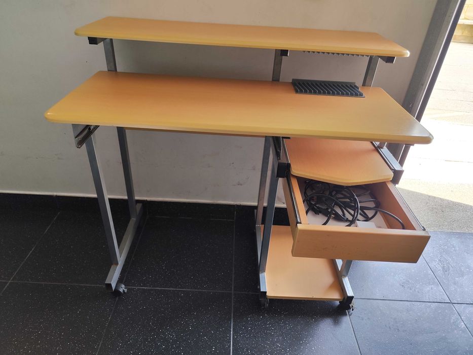 Secretária madeira clara