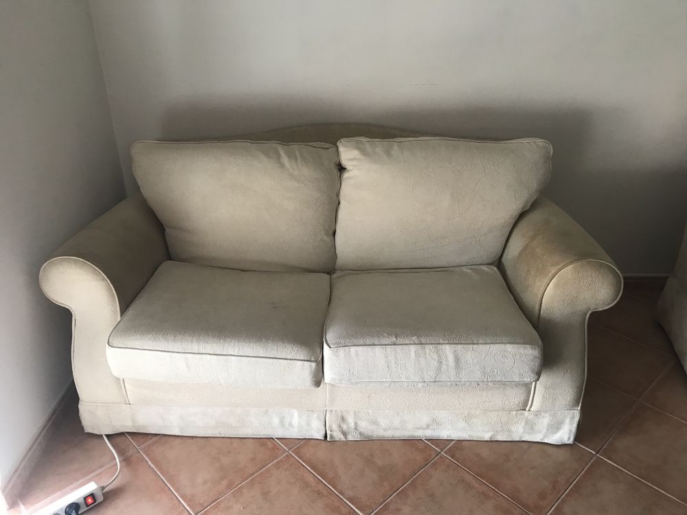 Sofa de 1 lugar mais 1 Sofá de 2 lugares beje 1  puff