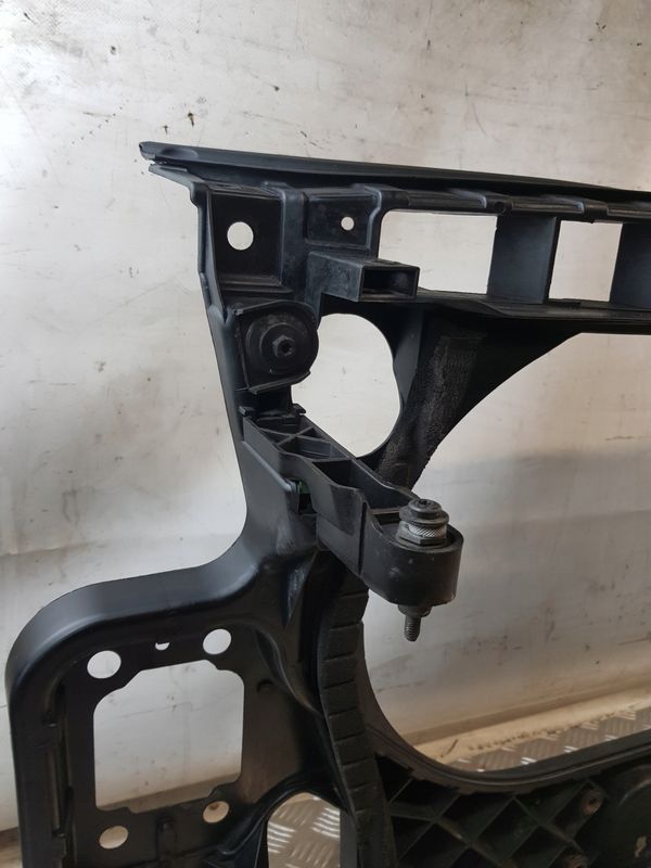 Pas Przedni Wzmocnienie Czołowe 4f Audi A6c6/2.4 V6 Kombi