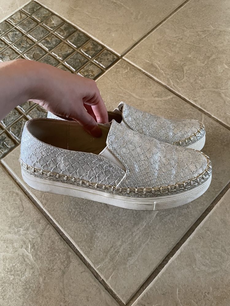 Srebrne espadryle