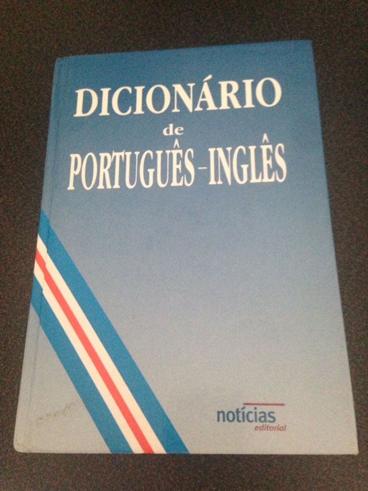 Dois dicionários português inglês e português francês novos