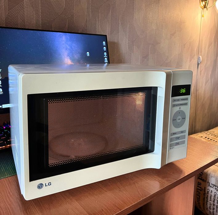 Микроволновка LG, в хорошому стані