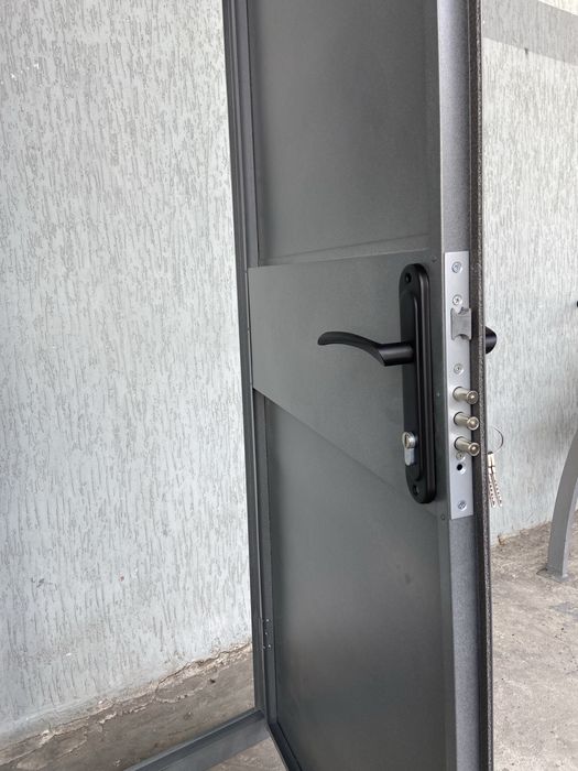 Вхідні металеві двері однолистові без утеплення