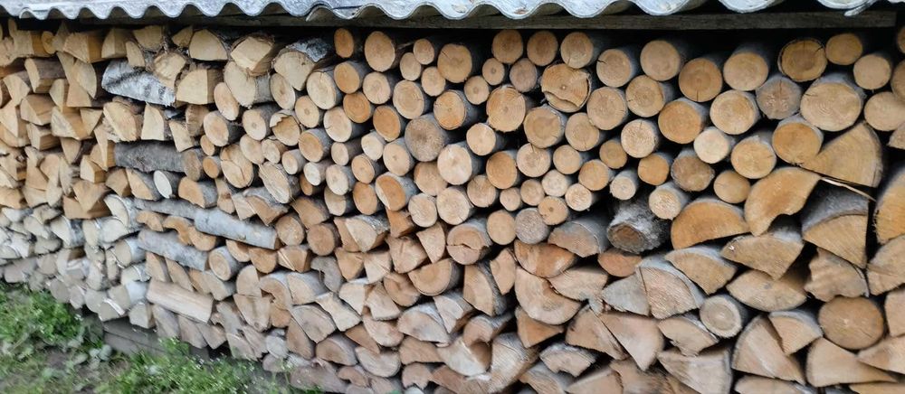 Drewno opałowe suche.