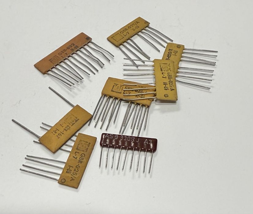 Zestaw czesci elektroniczni rezystory,kondensatory PRL