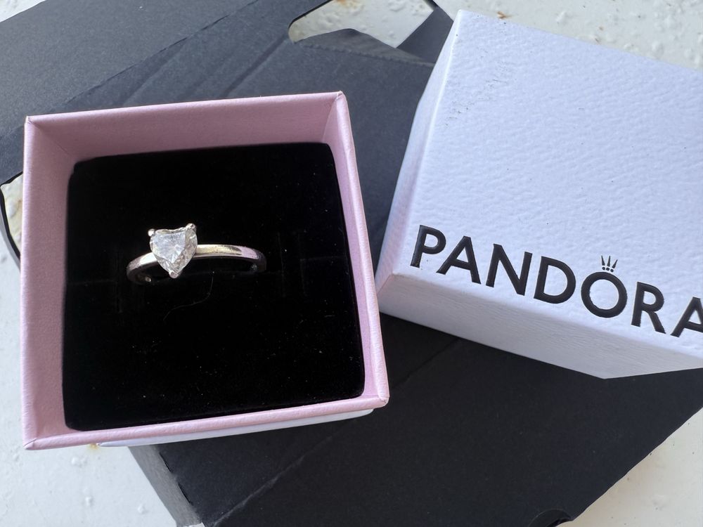 Vende-se conjunto aneis Pandora em Prata
