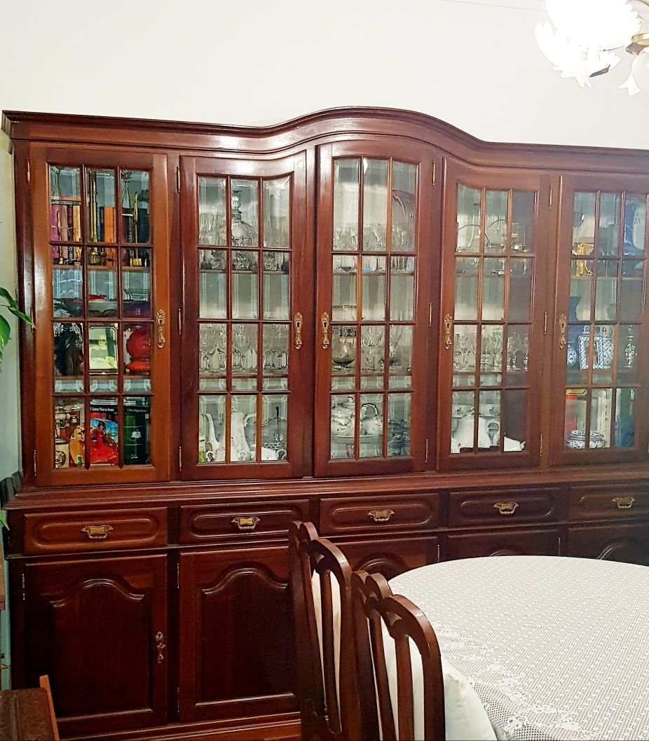 Lindo Móvel/Cristaleira de sala em mogno mt bem estimado