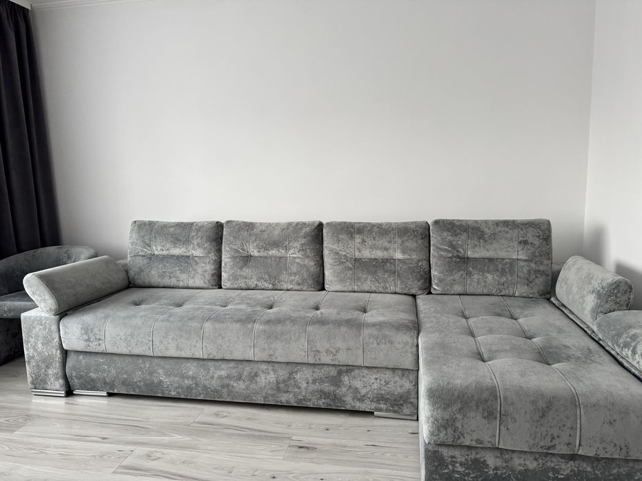 Кутовий розкладний диван з кріслом.