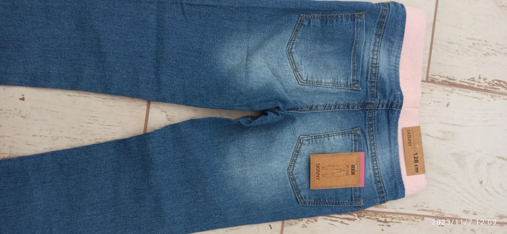 Nowe jeansy spodnie dla dziewczynki 128 skinny