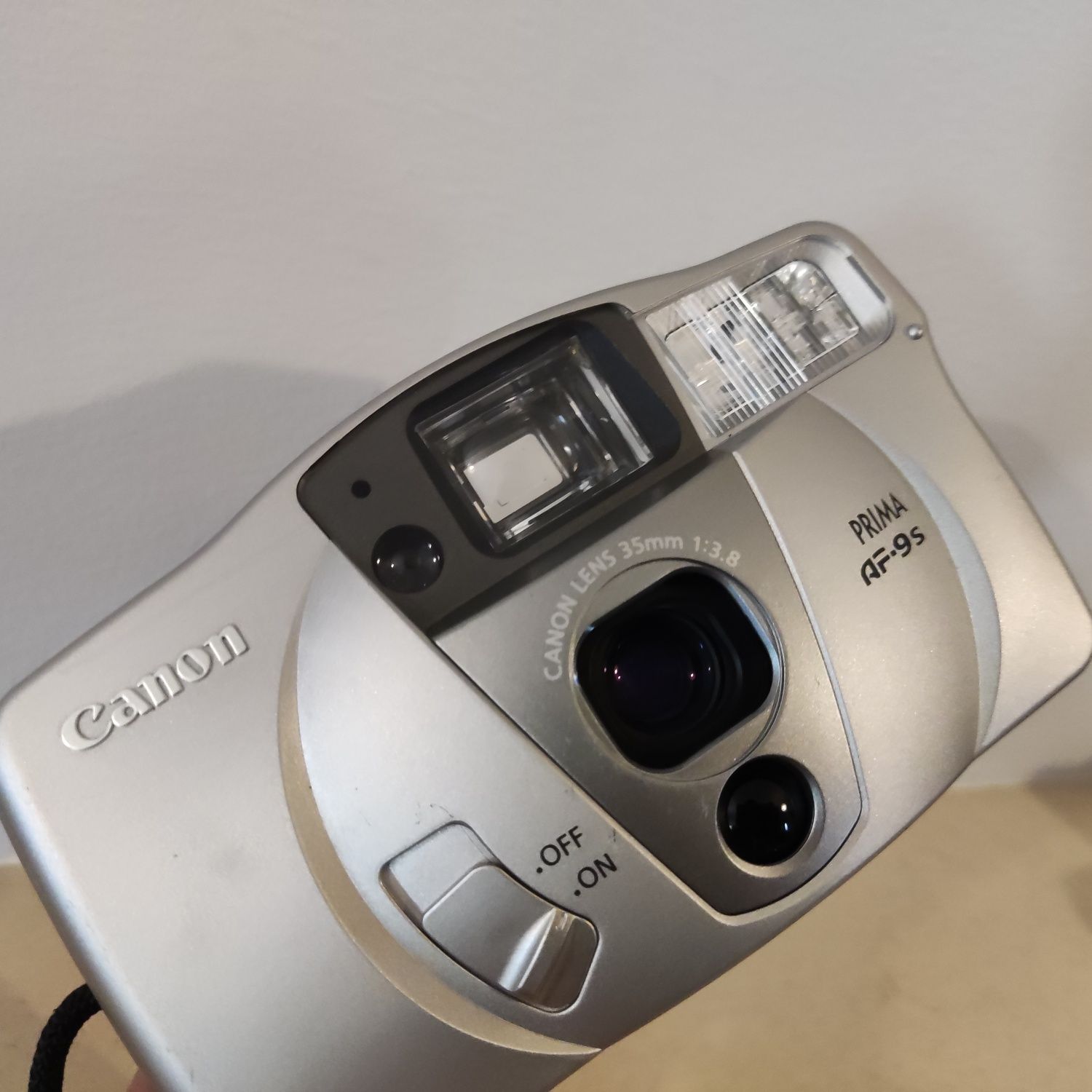 Canon Prima AF-9s - camera "point and shoot" 35 mm - vintage