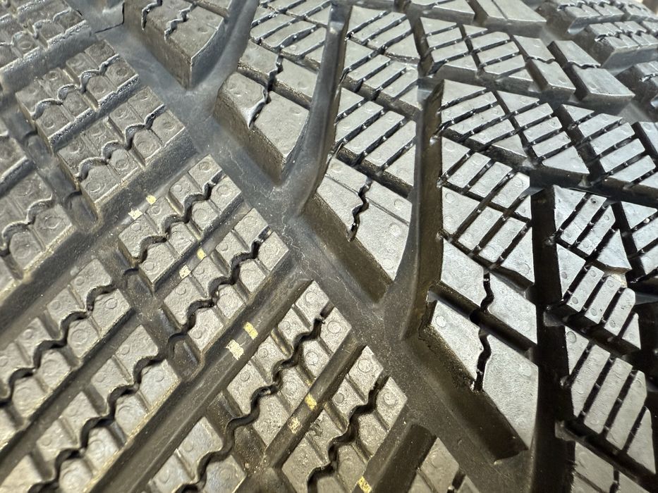 Зимові шини 255/50 R21 Goodyear UltraGrip Performance + 4шт.