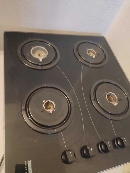 Máquina de lavar louça, Cooktop e sanduicheira.