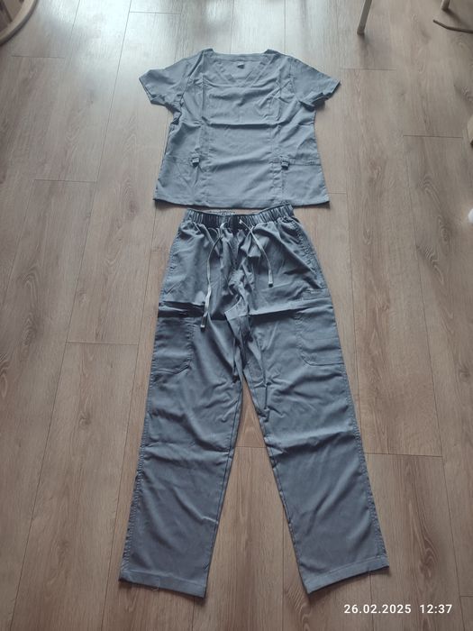 Nowy szary mundurek medyczny rozmiar S