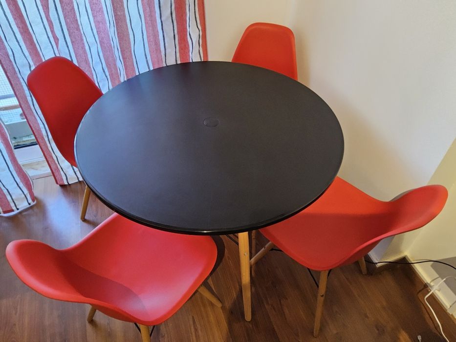 Conjunto mesa + 4 cadeiras