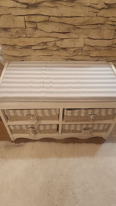 Ławka do przedpokoju z poduszką i koszami