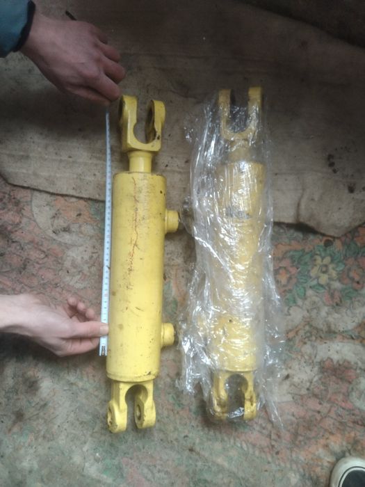 Гідроциліндр з шайбами ,пальцями та штопорами