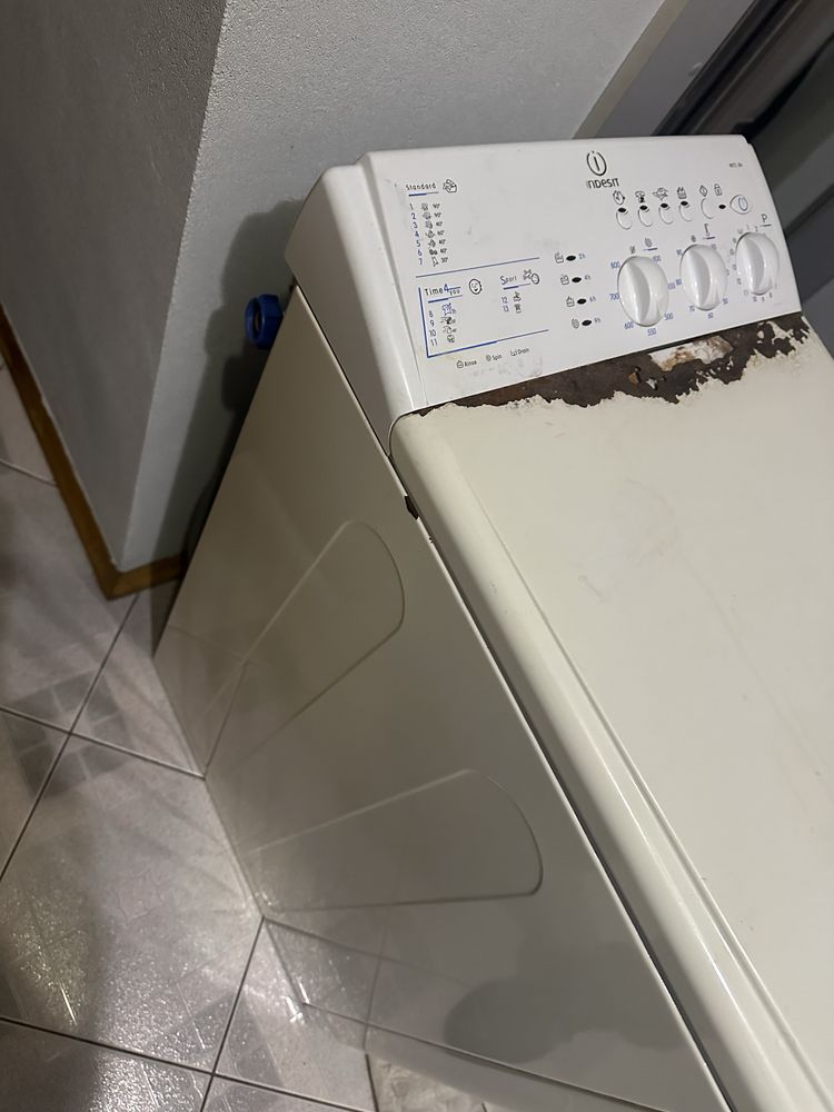 Продам пральну машину вертикальну indesit witl 86