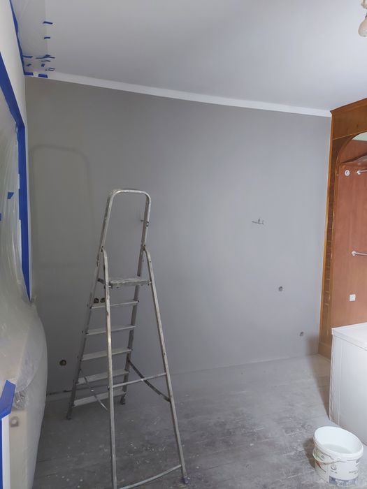 Malowanie ścian, układanie paneli