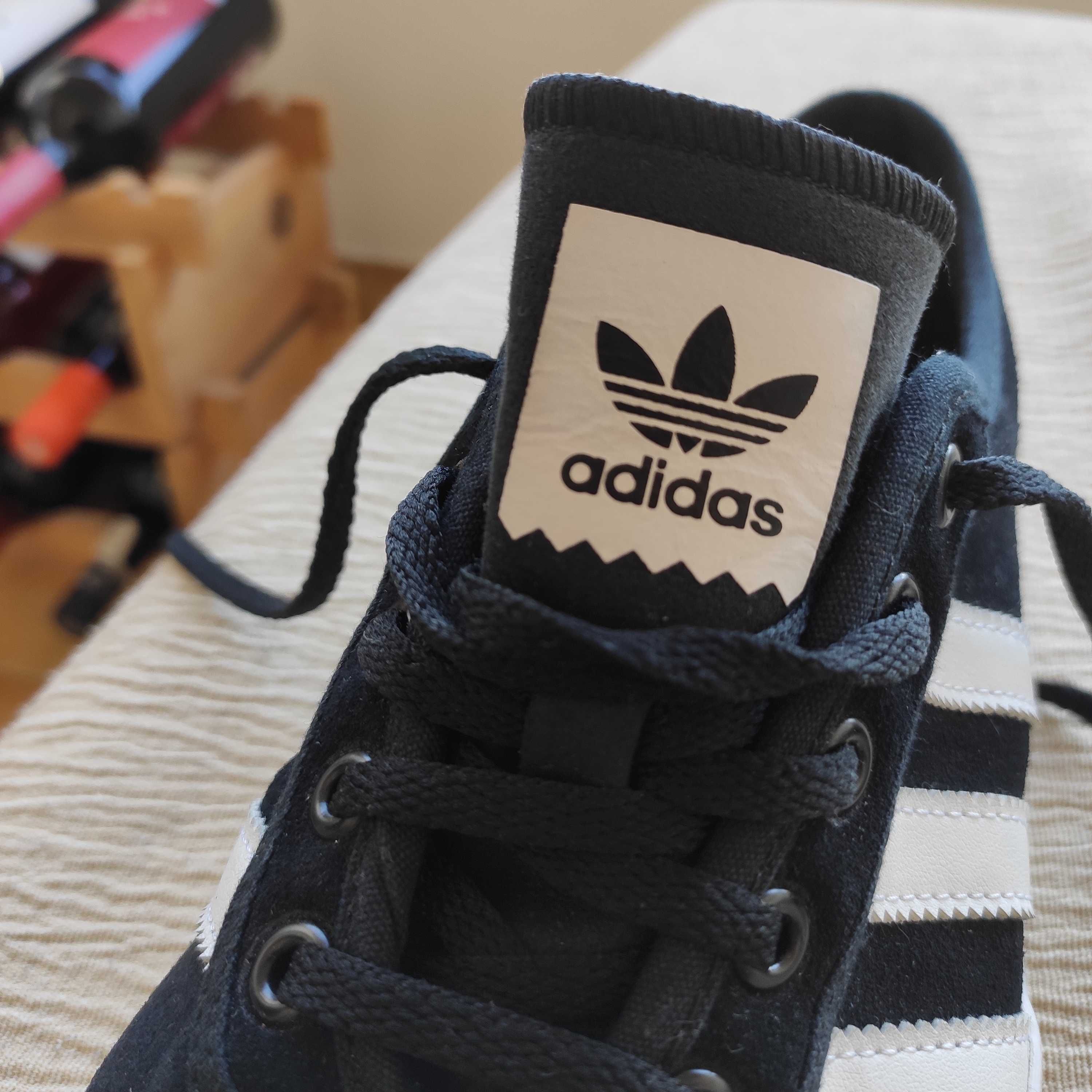 Sapatilhas Adidas 42 (NOVAS)