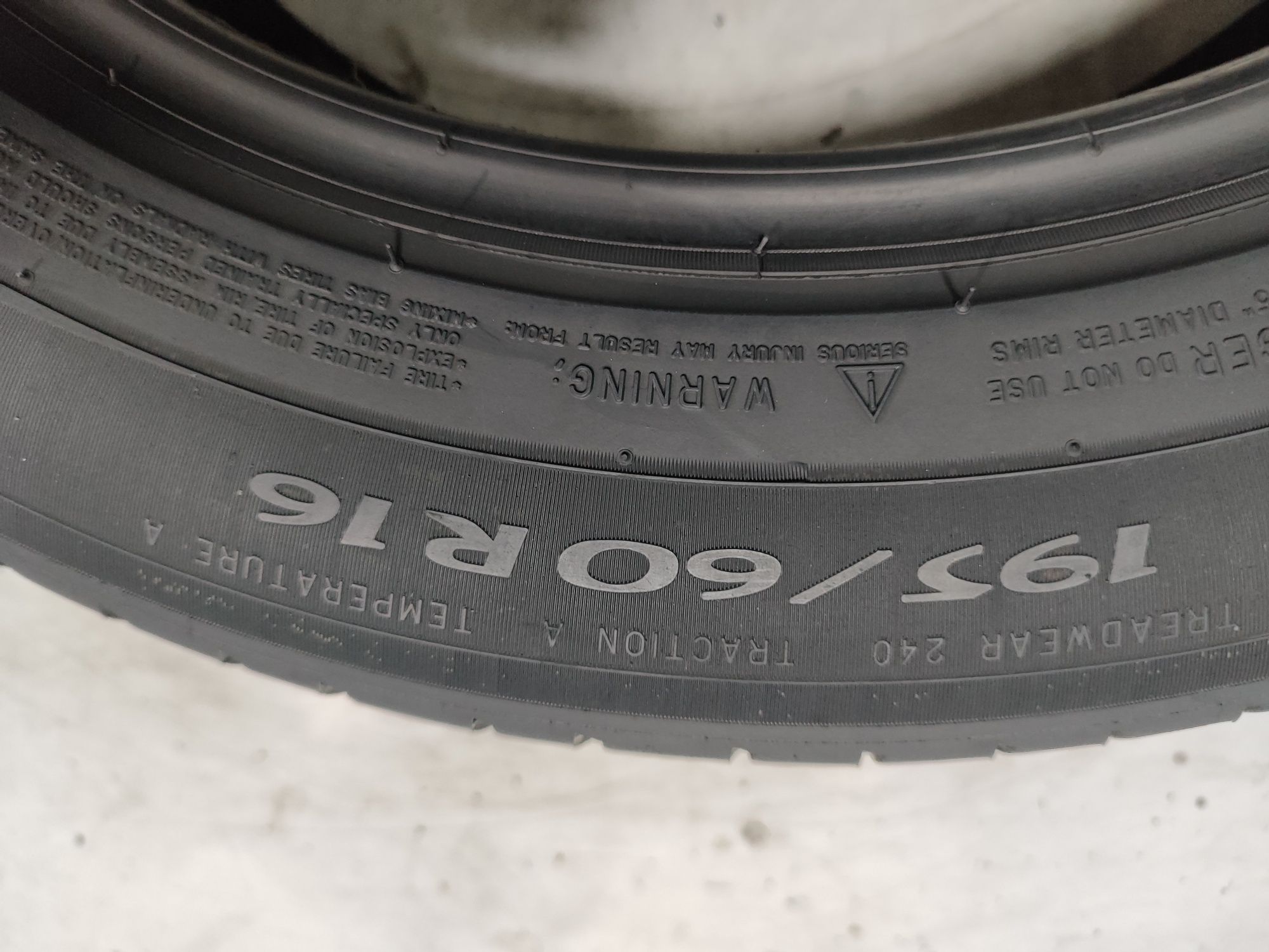 2 Pneus semi novos 195-60r15 Michelin Oferta da Entrega -85 Euros