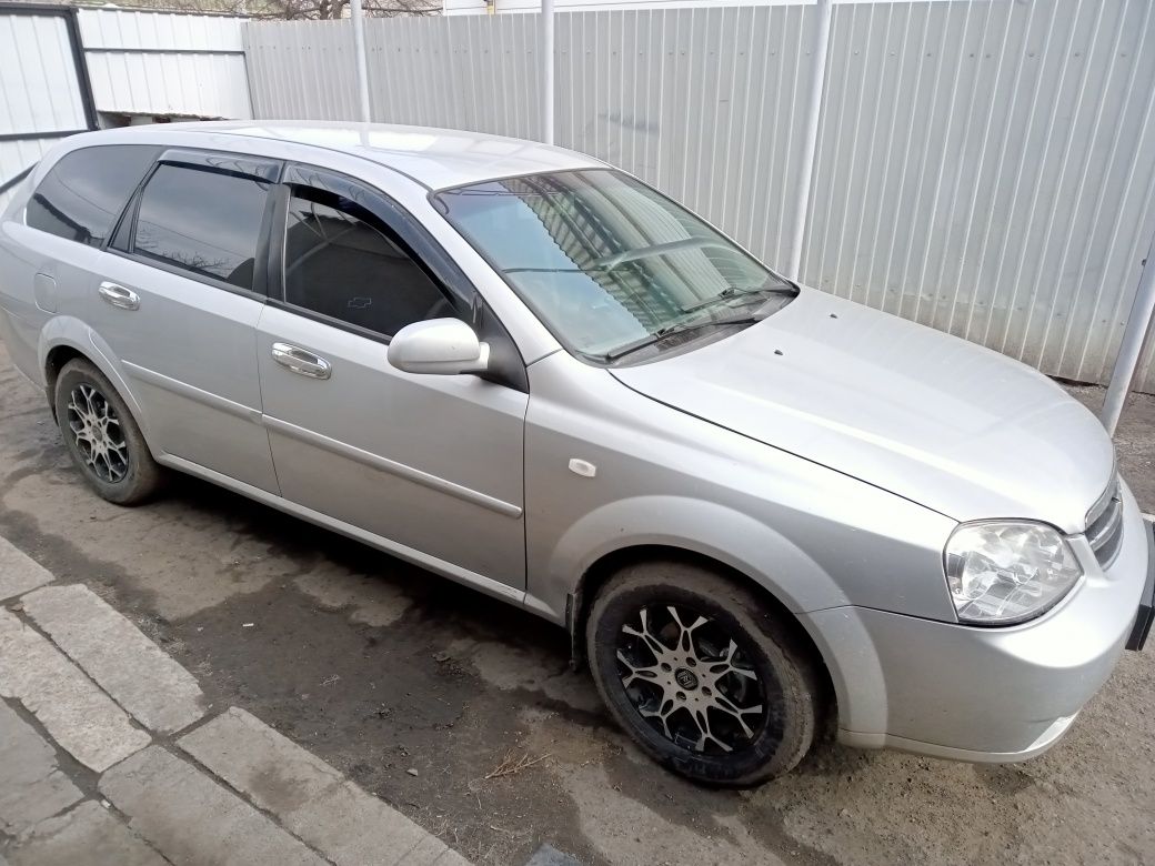 Продам Chevrolet Lacetti  универсал 1.8