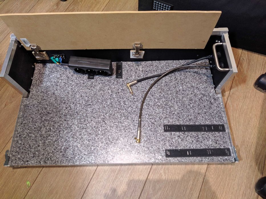 Pedalboard, skrzynia na efekty, torba na efekty