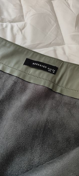 Oliwkowa spódniczka ze sztucznej skórki