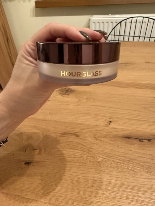 hourglass veil puder transparentny