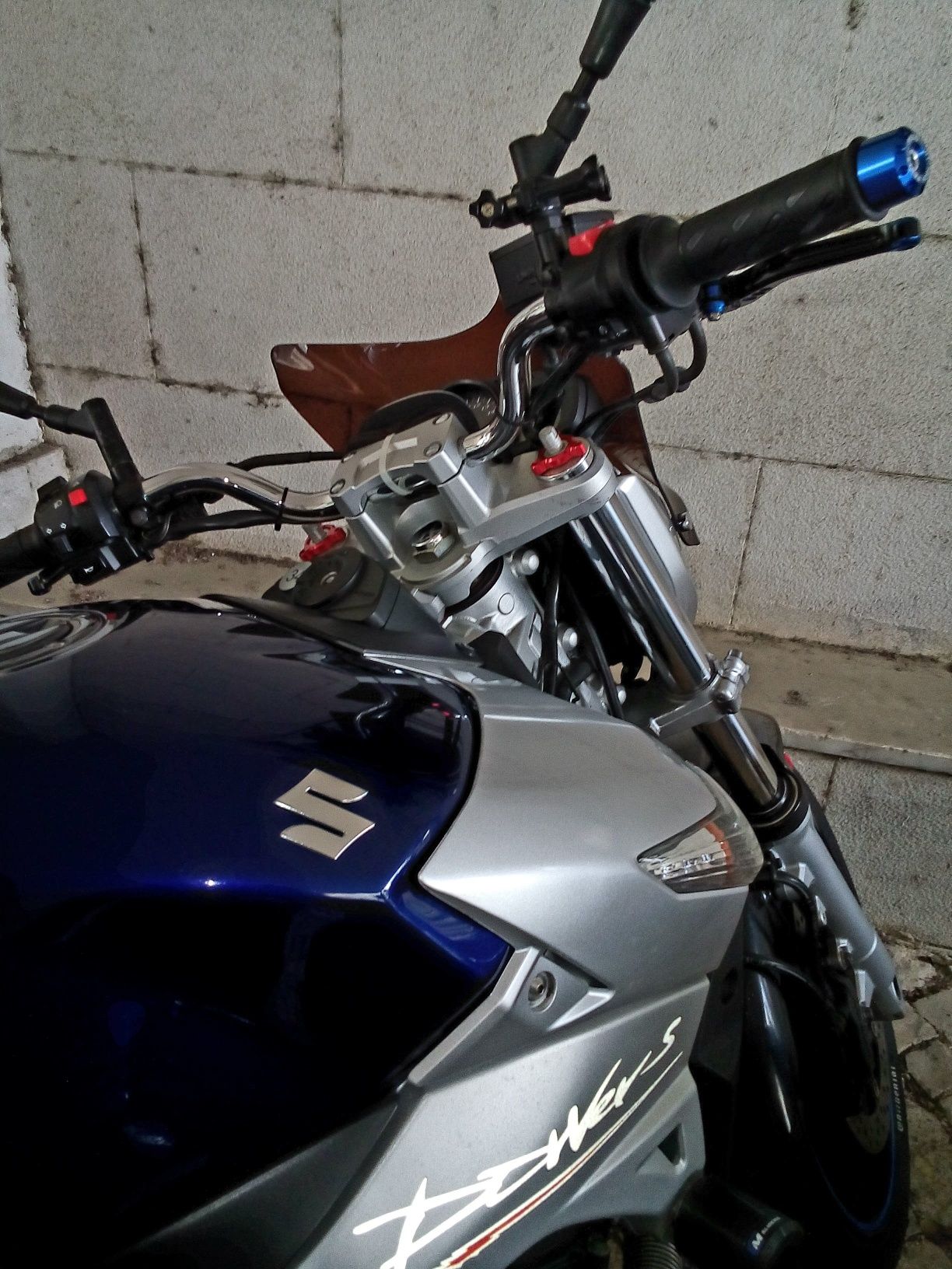 Suzuki GSR 600 naked