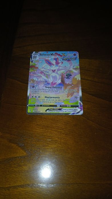 Pokemon card sylveon vmax 212/203
