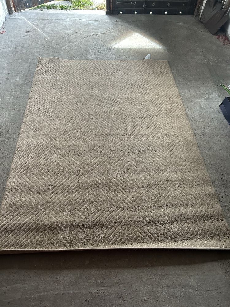 Dywan 1,33 m x 1,90 m beżowy