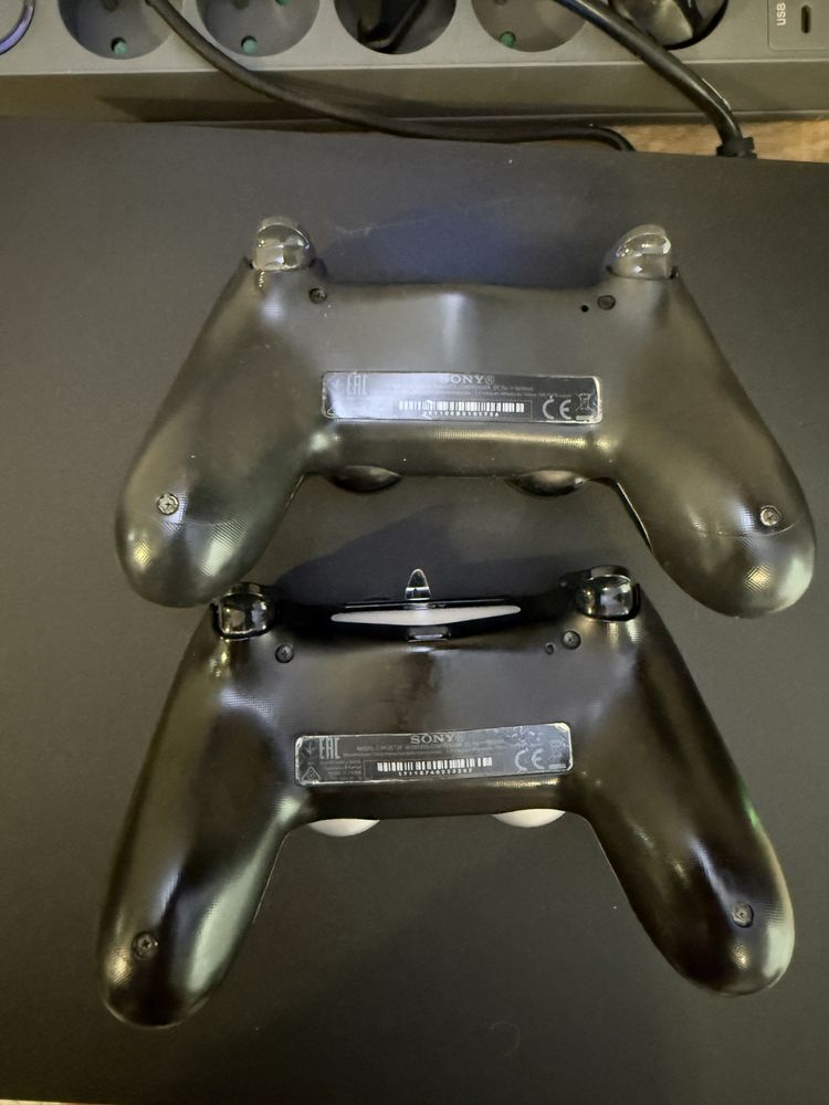 Playstation 4 PRO 1TB | 2 Pady+ 7 Gier + Stacja Ład.