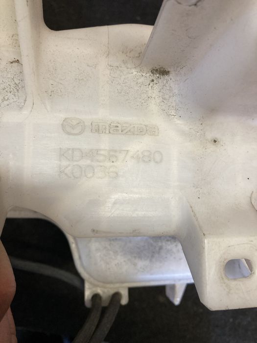 Бачок омивача з моторчиком Mazda CX-5 kd4567480