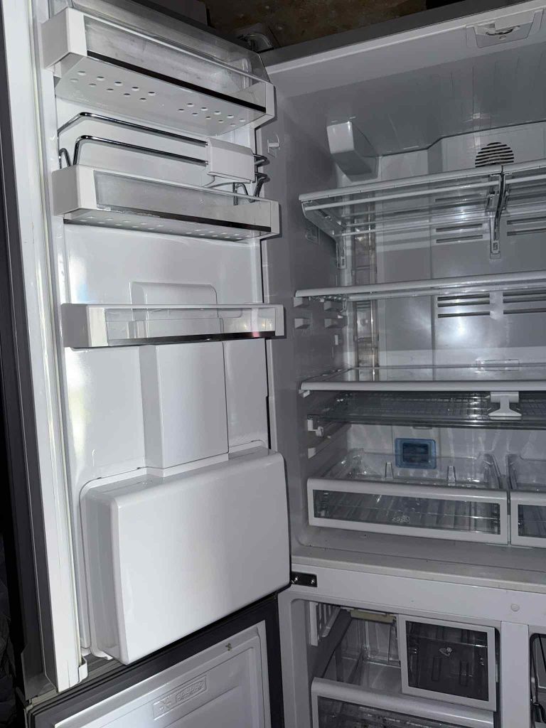 Lodówka Beko srebrna
