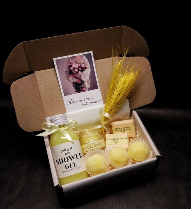 Подарунковий набір для дівчини, жінки на свято/День народження/Бьюти б