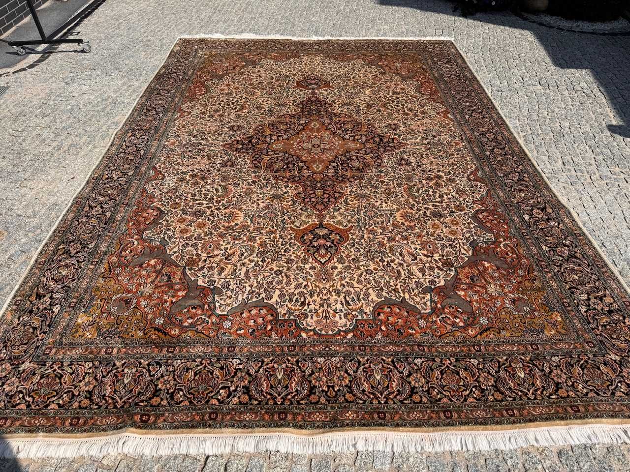 Nowy jedwabny r.tkany dywan perski GHOUM / GHOM 410x275 gal.75 tyś