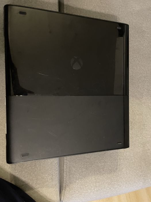 Konsola xbox 360 z zasilaczem i dyskiem