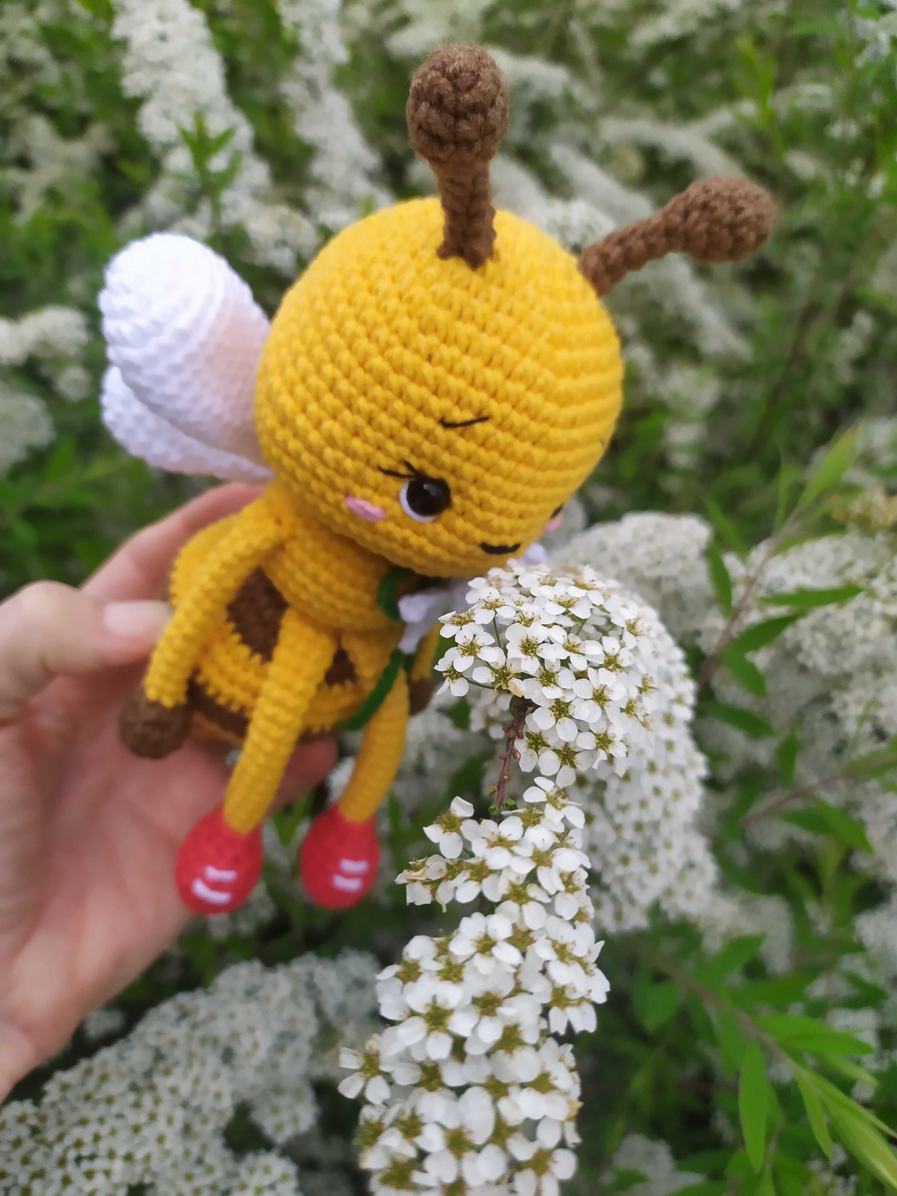 Pszczoła, pszczółka na szydełku, amigurumi, Handmade