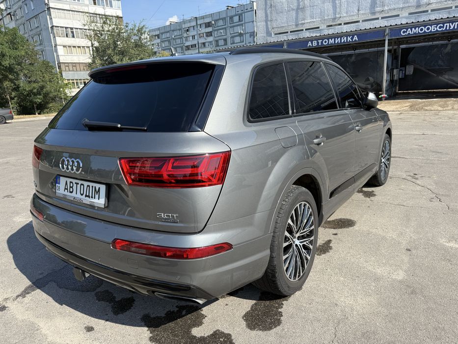 Ауди Q7 3 л бензи в хорошем состояние