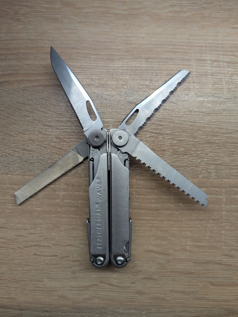 Multitool Leatherman Wave